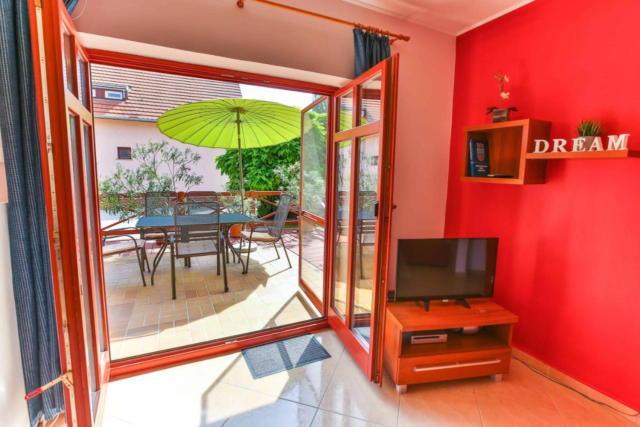 Sara-Lux Apartman Nyarliget 외부 사진